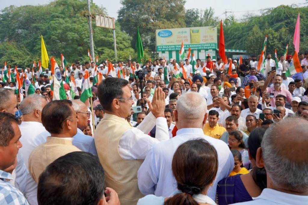 Country first self later Assembly Speaker emphasizes civic duty Youth Army sets out to carry the torch of unity in the path of Sardar Patel